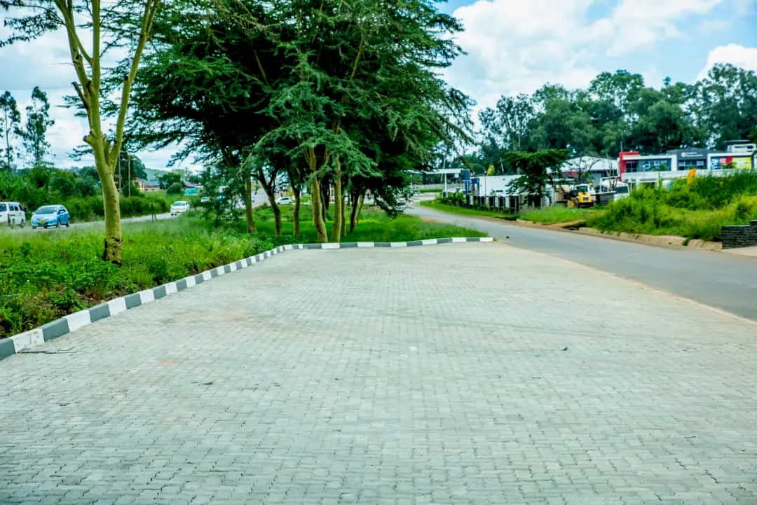 Paved roadside bay with kerbing